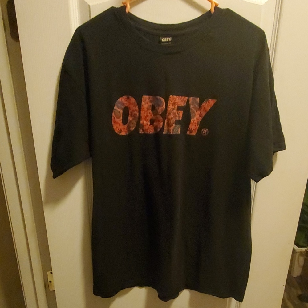 OBEY T-shirt